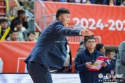 媒体人：广东第三节轮换真的乱 如果第三节不犯错不会溃败